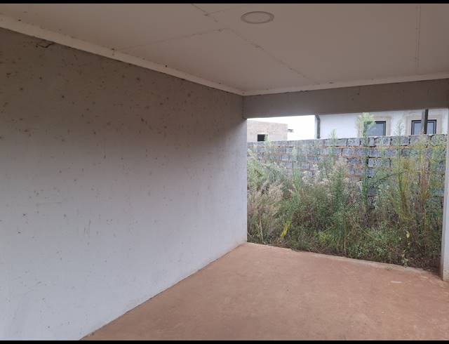 2 BEDROOM FREEHOLD FOR SALE IN DAWN PARK